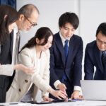 仕事に前向きになれない人に向けて！稲盛和夫氏の「生き方」から学ぶ、自分自身の考え方を正しい方向に導く5つの行動